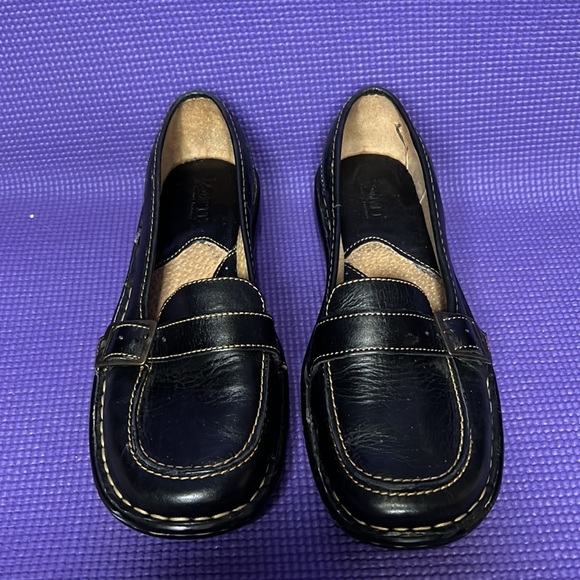 LOVIN’ BORN FLATS - Picture 2 of 5